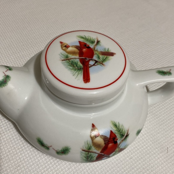 Christmas Holiday Winter Theme Cardinals Tea Set Tea Pot & Cup - Picture 8 of 10
